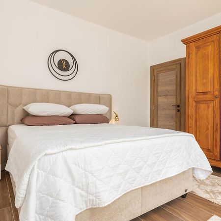 Apartment Mia Bijela Dış mekan fotoğraf